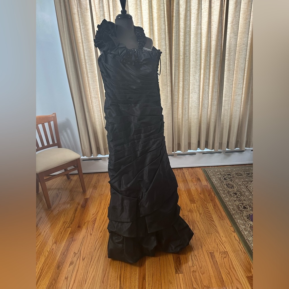 Elegant Black Evening Gown